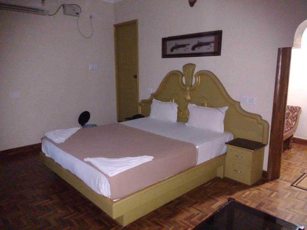 切斯拉酒店 根尼亚古马里 客房 照片